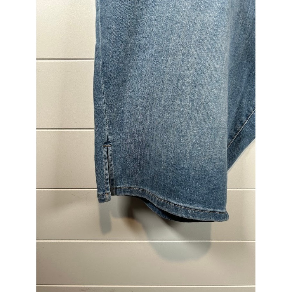 Sonoma Goods For Life Mid Rise Capri Jeans Light Wash Blue Super Stretch 28W NEW - Picture 2 of 6